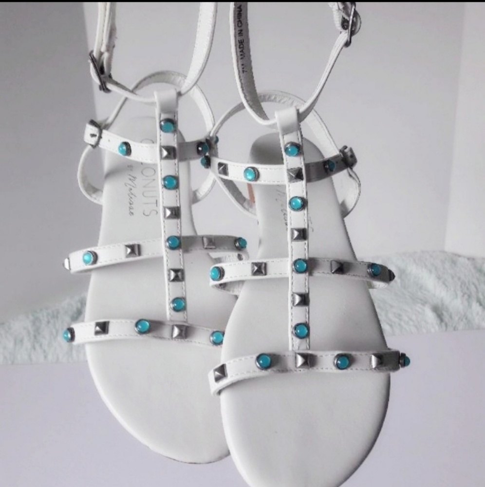 Nwot coconuts by matisse white sandals blue beads
